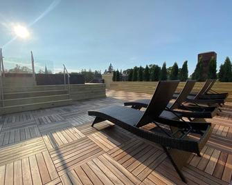 Pool Now Open! Unit C, The Kroger Lofts - Charlevoix - Patio