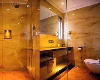 Hotel Cresent - Near Assi Ghat Varanasi - Varanasi - Bathroom