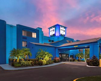 SPOT X Hotel Tampa - Wesley Chapel by The Red Collection - Wesley Chapel - Budova