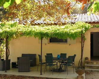 Near Aix-en-provence, country house, with pool without vis-à-vis - Aix-en-Provence - Patio