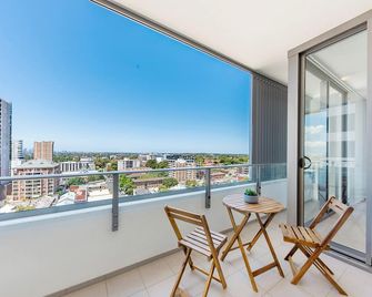 Skyview Comfy Apt in Centre of Burwood - 雪梨 - 陽台