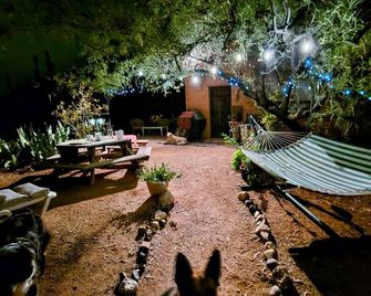 Knightly's Ranch Guesthouse - Tanque Verde - Patio