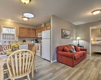 Centrally Located South Hill Apartment w/ Smart TV - Spokane - Kitchen