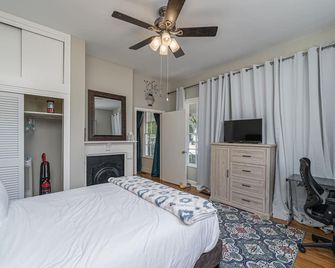 Remodeled Home in Five Points - Huntsville - Bedroom