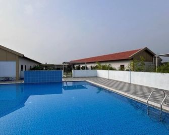 Nandi Farm Resort - Lepakshi - Pool