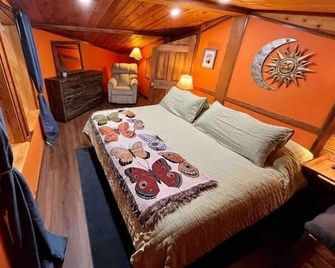 Denali Natl Park 3 Bedroom Home on 5 Acres, hiking and wildlife - Healy - Slaapkamer