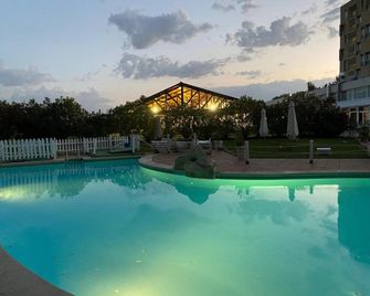 Rey Sancho Palencia - Palencia - Pool