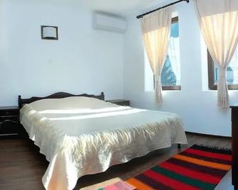 Topalovi Guest House - Zlatograd - Habitación