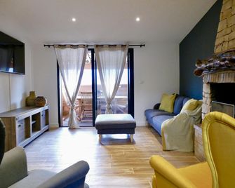 Domaine Pozzo di Mastri hôtel & spa - Figari - Living room