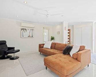 Relax at Riviera - Burleigh Heads - Sufragerie