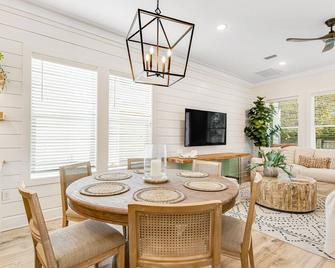 A Wave From It All - Rosemary Beach - Comedor
