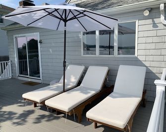 Waterfront, Dog-Friendly Cottage on the Cove. In safe, quiet neighborhood. - Portsmouth - Patio