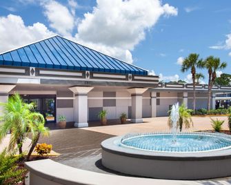 Travelodge by Wyndham Deltona - Deltona - Edificio