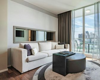 MUU Bangkok, Small Luxury Hotels of the World - Bangkok - Olohuone