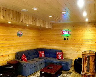 Adventures for all seasons - a quiet getaway to sit back and relax. - Manning - Lounge