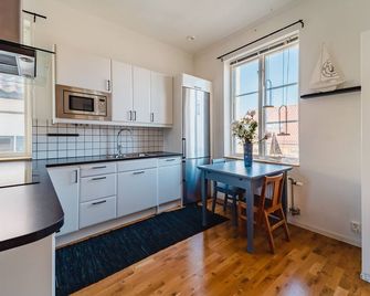 Österport - Visby Lägenhetshotell - Visby - Kjøkken