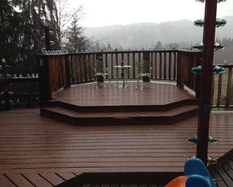 twilight eclipse cabin,private trail to the creek,fire pit. - Forks - Balcony