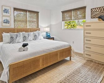 Sunset Greens is a newly renovated 3 bedroom heated pool home in South Tampa with putting green - Tampa - Chambre