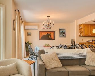 Jay Peak 2br/2ba Ski-In/Ski-Out V341 - Jay - Living room