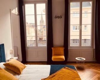 Charming apartment, beams, historic center - Caen - Bedroom
