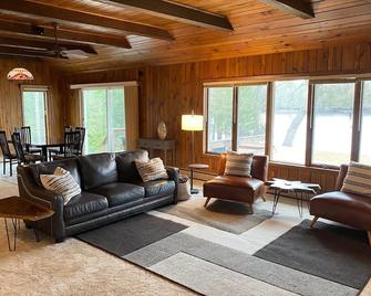 Your Northwoods Waterfront Getaway - Crivitz - Sala de estar