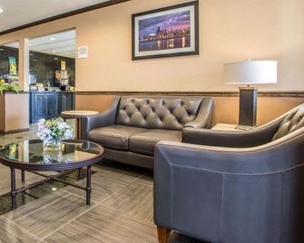 Quality Inn Elgin I-90 - Elgin - Lobby