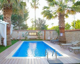 Alacati Balbadem Hotel - Alacati - Piscina