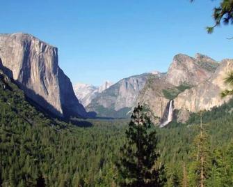 Enjoy A Clean and Cozy Cabin Inside Yosemite National Park - Wawona