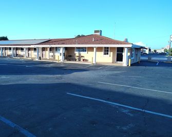 Holiday Motel Oakdale - Oakdale