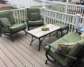 Chautauqua Lakefront Home! Remodeled! 5 Bdrm 3 Full Bath 4 Night Min Oct-May - Jamestown - Balkon
