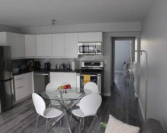 Davel Deluxe Relaxation - Orillia - Kitchen