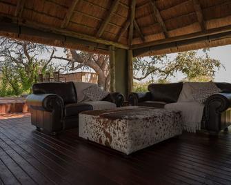 Nkwe Safari Lodge - Ghanzi - Patio