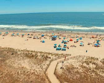 Atlantic OceanFront Inn - Ocean City - Beach