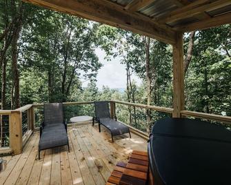 Romantic Tree House Hideaway, Private 15 Acres, Mountain View, Ofuro Soaking Tub - Trion - Balcón