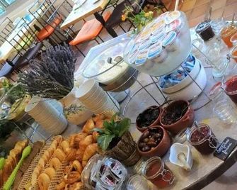 Logis Hôtels Le Saint Marc - Mollans-sur-Ouvèze