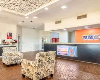 Motel 6 Natchitoches La - Natchitoches - Front desk