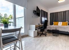 Modern ground floor studio with a beautiful garden - Larnaca - Bedroom
