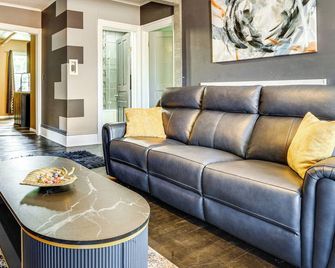 Less Than 2 Mi to Dtwn and Mississippi River West Side Home - West Saint Paul - Sala de estar