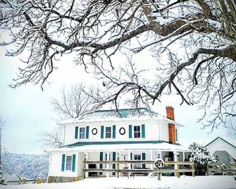 Fiddlers Farmhouse - Galax - Building