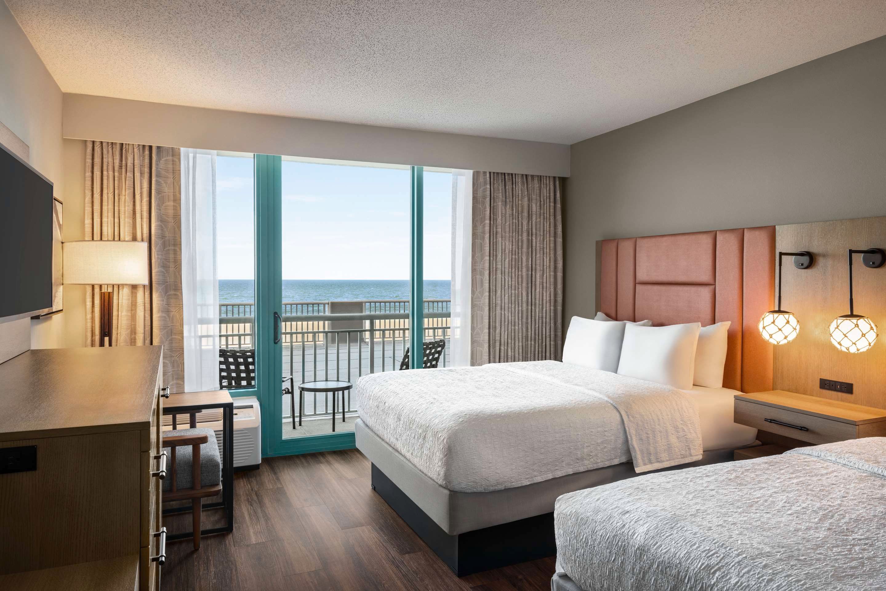 Bedroom view of Hampton Inn Virginia Beach-Oceanfront South