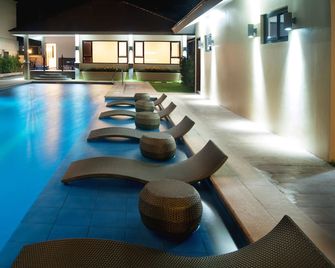 Hotel Monticello - Tagaytay - Svømmebasseng