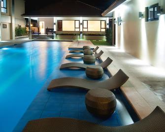 هوتل مونتيسيلو - تاجايتاى - حوض السباحة