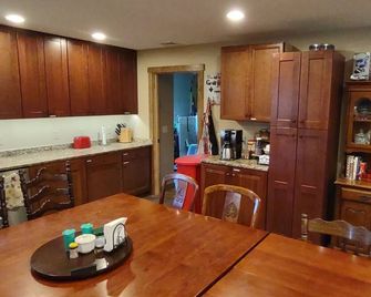 Located on Beautiful Pine Creek, a 15 minute drive from downtown Wellsboro! - Wellsboro - Kuchyň