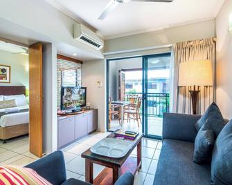 Apt 1194 self contained Southern Cross Cairns central and close to any amenities - Cairns
