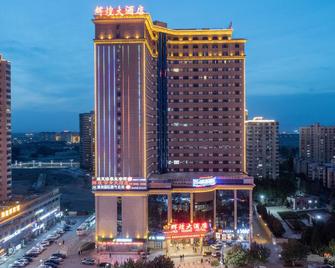 Grand Hotel (Aksu Tianbai Fashion Shopping Center) - Aksu - Edificio