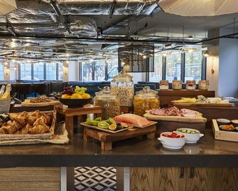Hotel Indigo Manchester - Victoria Station By IHG - Manchester - Buffet