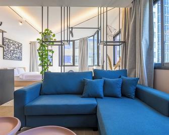 Anoor Studios & Apartments in Gemmayze - Beirut - Living room