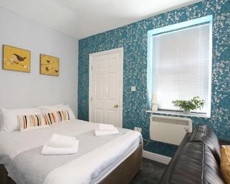 Central Hotel Cheltenham by Roomsbooked - Cheltenham - Bedroom