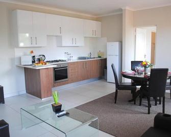 86 Edison Self Catering - Sandton - Kitchen