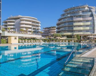 Hotel Le Palme - צ'רביה - בריכה